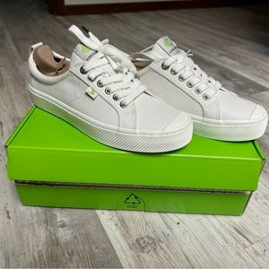 CARIUMA OCA Low Sneakers Women’s 9.5 / Men’s 8 New w/Box